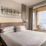 Marriott & Hotel