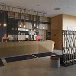 Marriott & Hotel