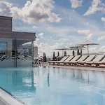 Marriott & Hotel