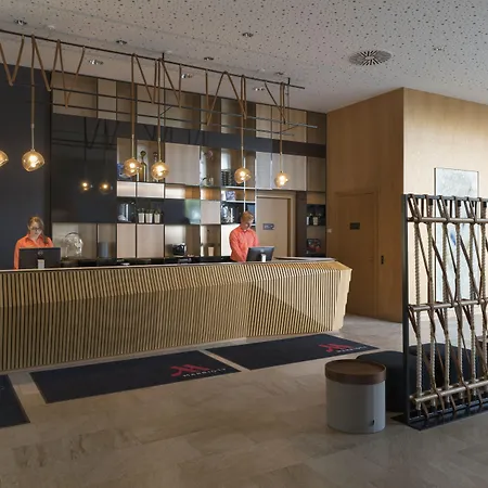 Marriott & Hotel